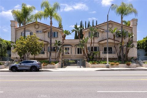 Photo of 14328 Magnolia Boulevard #2, Sherman Oaks, CA 91423 (MLS # SR26104194)