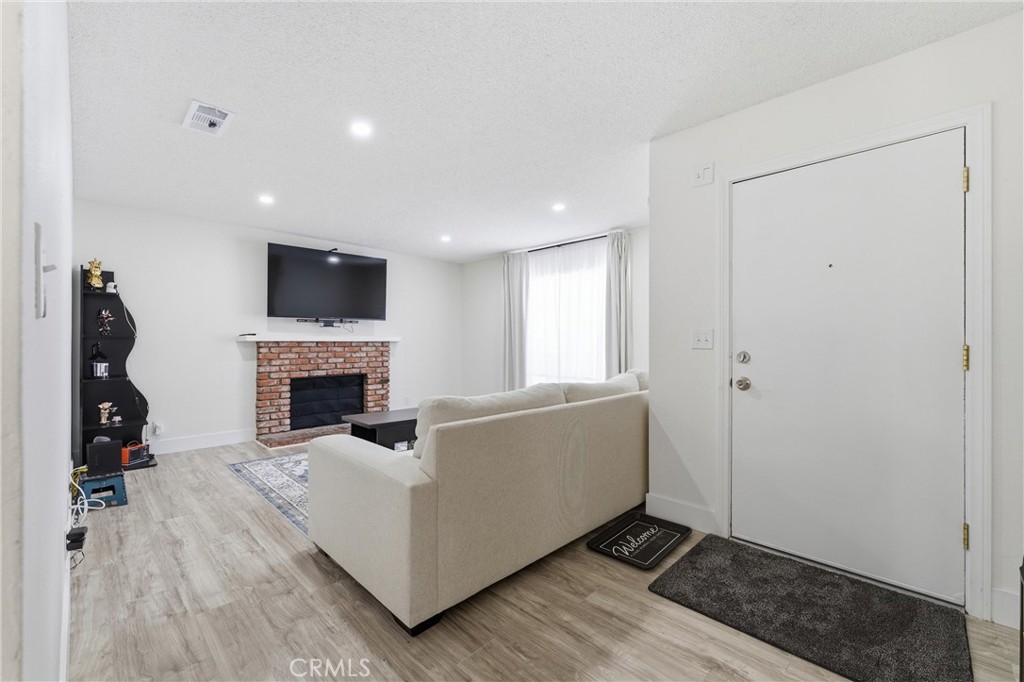 44509 Watford Avenue