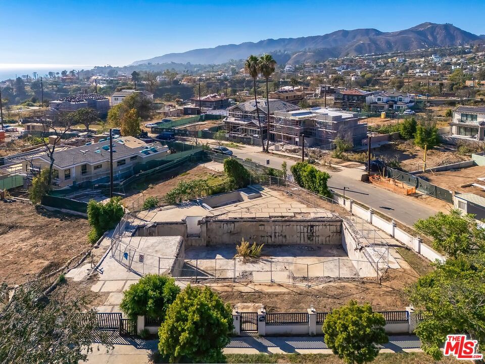 Photo of 541 Almar Avenue, Pacific Palisades, CA 90272 (MLS # 26102087)