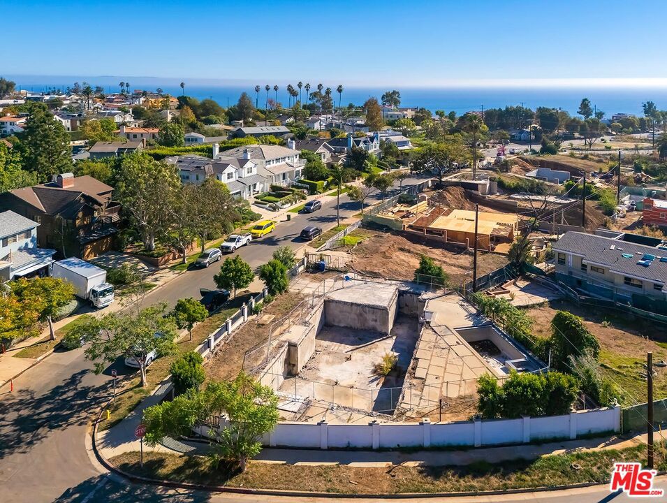 Photo of 541 Almar Avenue, Pacific Palisades, CA 90272 (MLS # 26102087)
