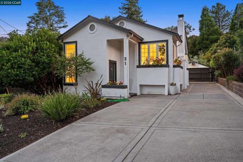 Photo of 21 Camino Del Diablo, Orinda, CA 94563 (MLS # 41136788)