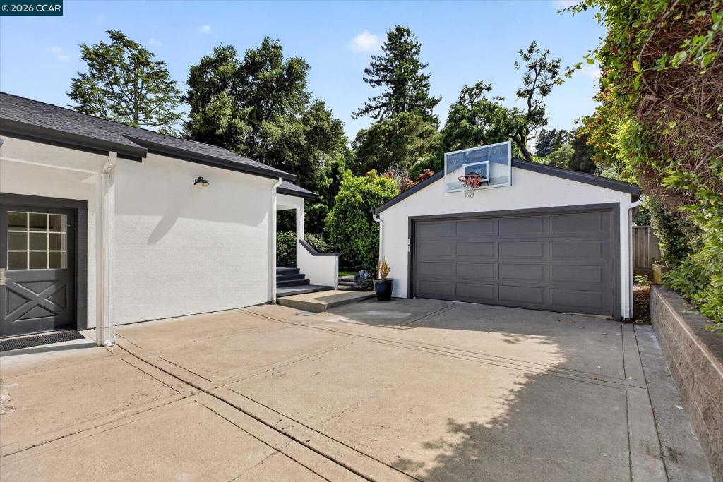 21 Camino Del Diablo, Orinda CA 94563