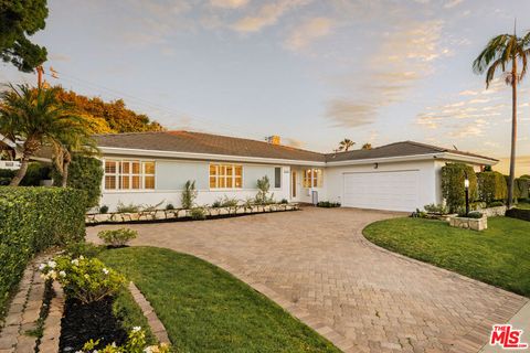 Photo of 5124 S Corning Avenue, Los Angeles, CA 90056 (MLS # 25628001)