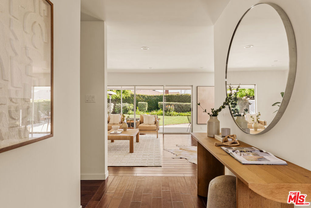 5124 S Corning Avenue