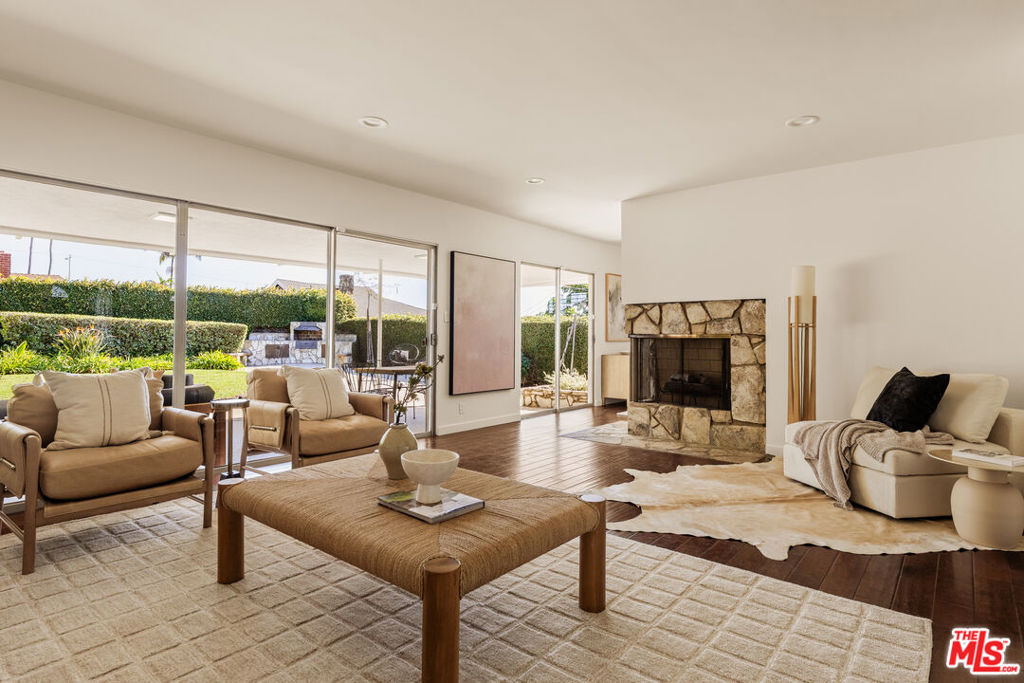 5124 S Corning Avenue