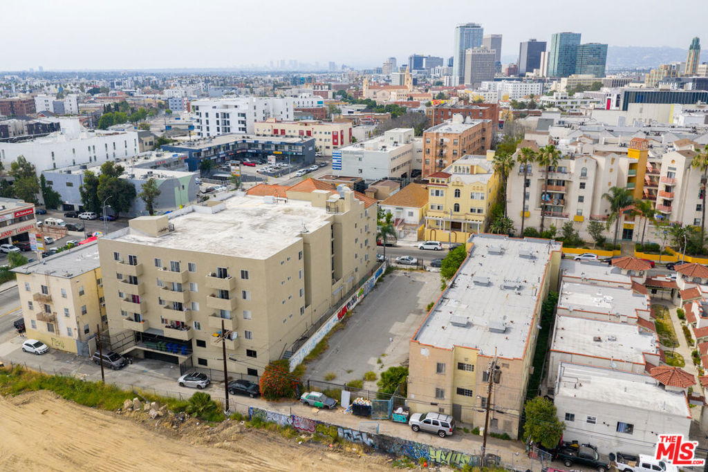 744 S Carondelet Street