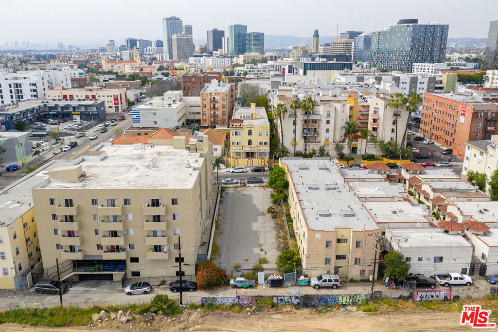 744 S Carondelet Street