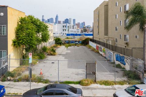 Photo of 744 S Carondelet Street, Los Angeles, CA 90057 (MLS # 26698779)