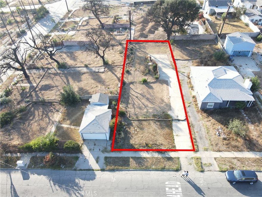 Amazing opportunity! Located in the beautiful city of Altadena, this 7,340 square lot is ready for you to build your dream home. The possibilities are endless!