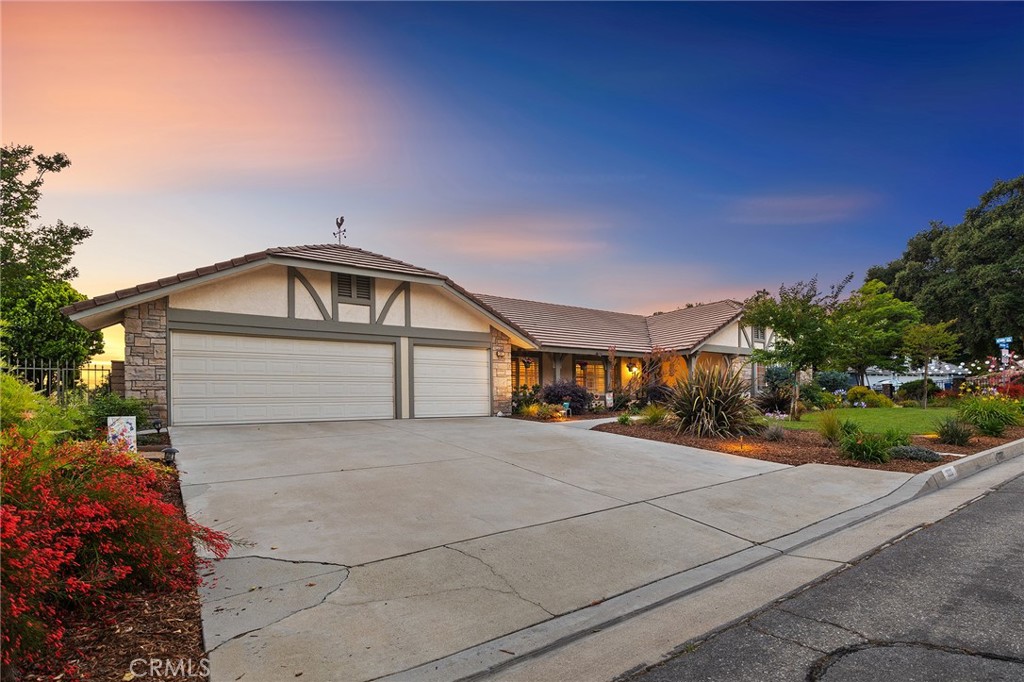 323 N Hacienda Avenue