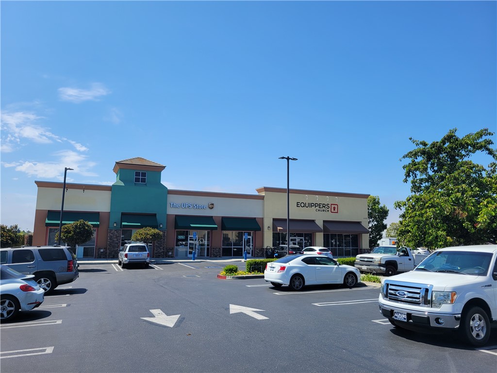 Located in the heart of Arroyo Grande’s premier commercial corridor. Attractive, newer center with easy access to highway and other amenities. Grand Avenue is the main corridor for businesses in Arroyo Grande. Neighbors are CVS, Panda Express, UPS Store and Subway.