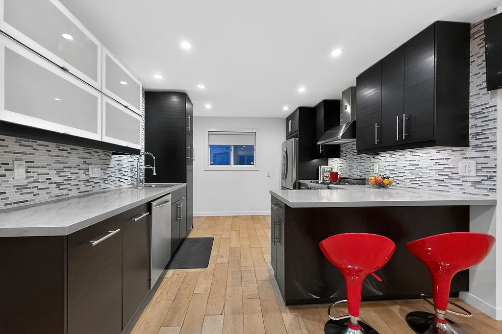 1655 N Beverly Glen