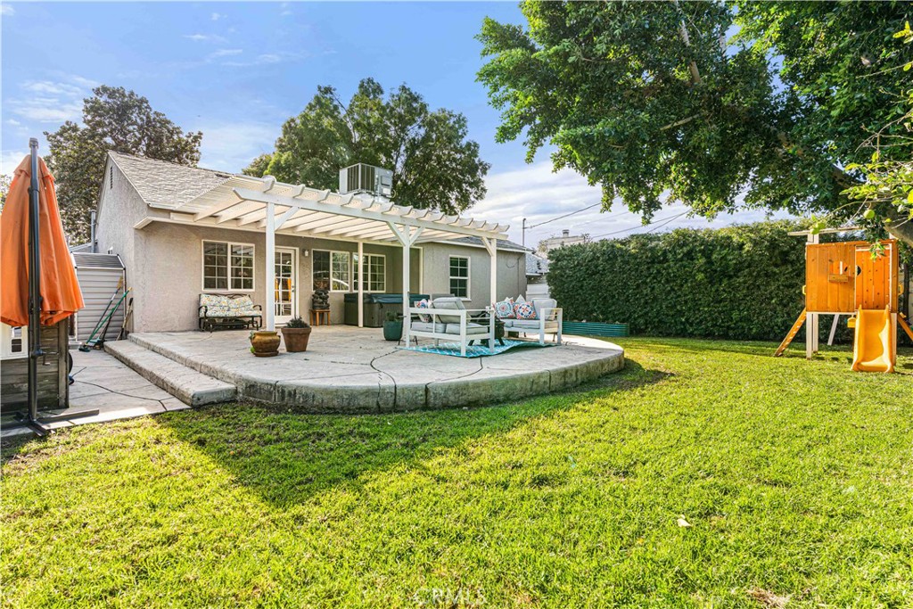 17145 Strathern Street