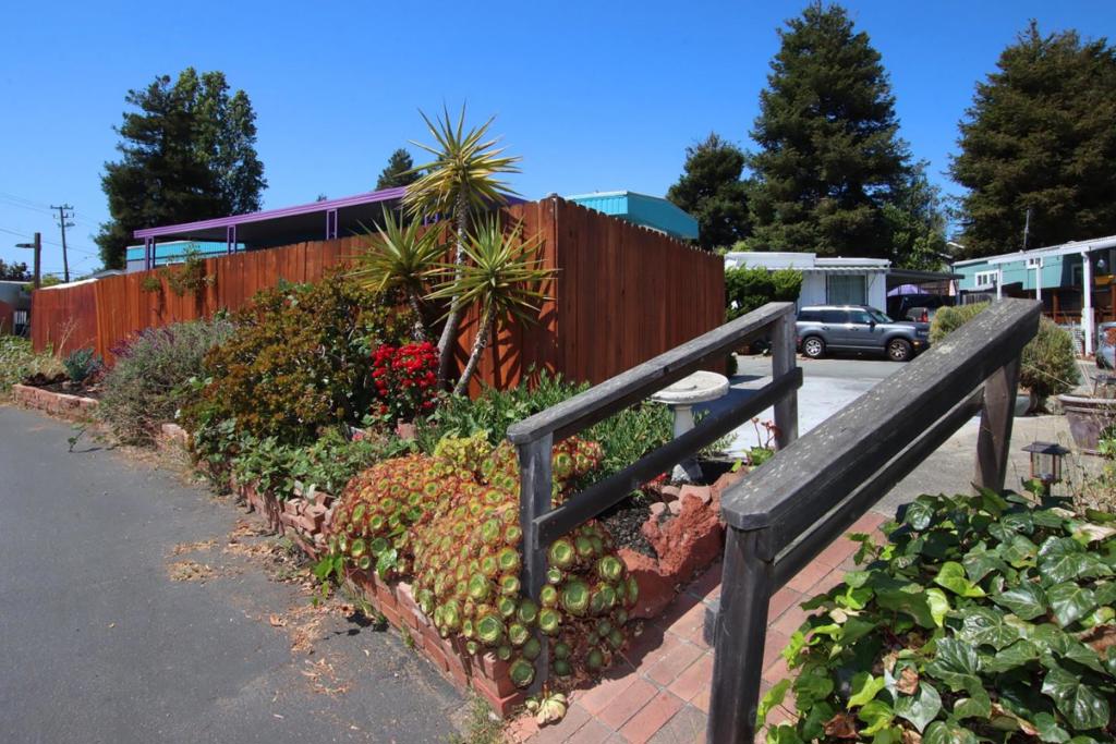 220 Mar Vista