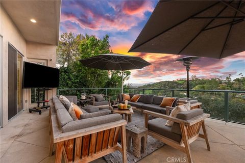 Photo of 11527 Dona Dolores, Studio City, CA 91604 (MLS # SR26002098)