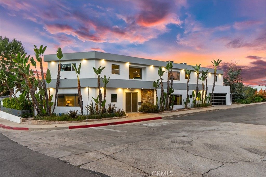 Photo of 11527 Dona Dolores, Studio City, CA 91604 (MLS # SR26002098)