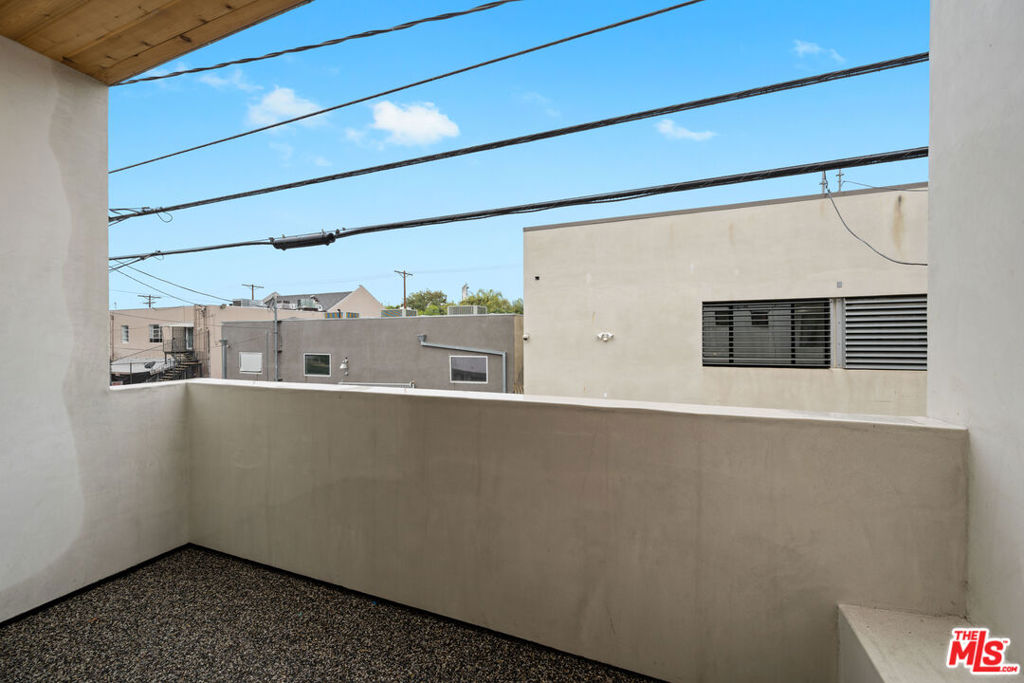 835 N Mccadden Place