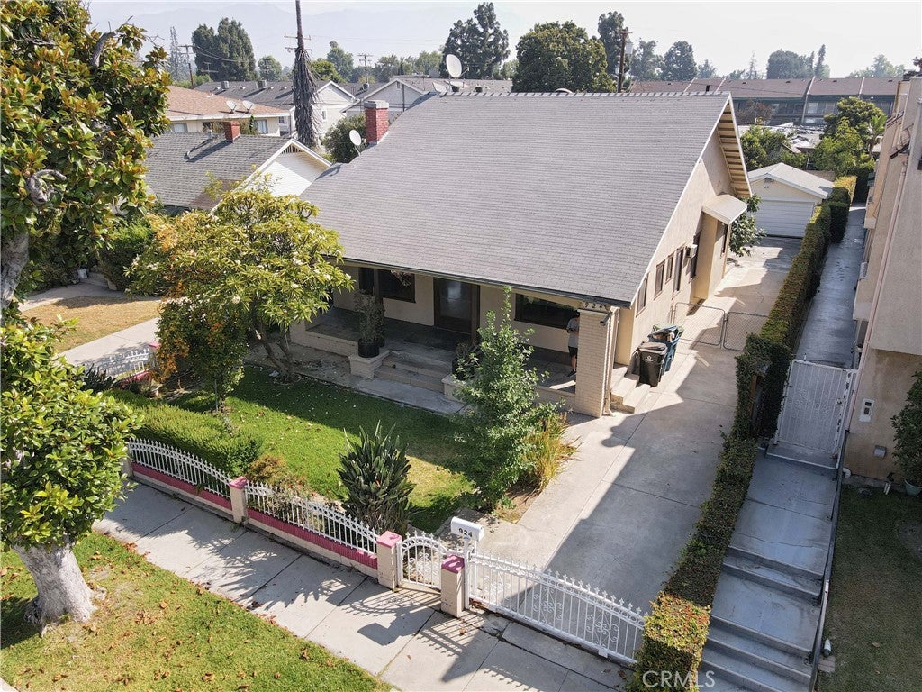 924 N Stoneman AVE