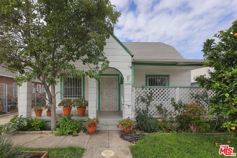Photo of 1271 S Mullen Avenue, Los Angeles, CA 90019 (MLS # 26934799)