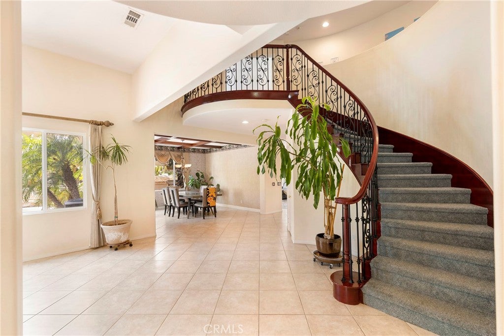 Photo of 28618 Gabrial Place, Saugus, CA 91390 (MLS # SR26126290)