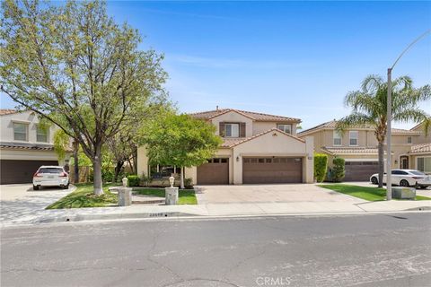 Photo of 28618 Gabrial Place, Saugus, CA 91390 (MLS # SR26126290)