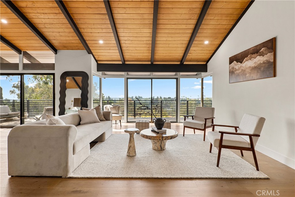 Properties 3 701 La Portada