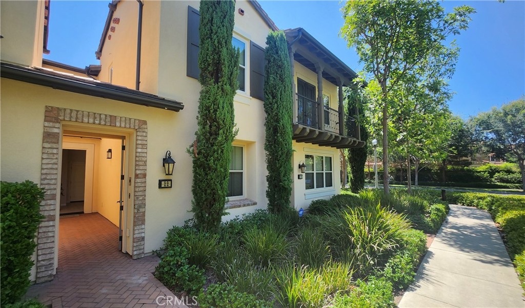 Desirable 2-story end unit in Stonegate's Santa Maria with 2 bedrooms + an office den (can be converted to the 3rd bedroom), 2 bathrooms. This home has a private gated entrance and courtyard. Downstairs entry is tiled with laundry area and direct access to attached 2-car garage. Remaining living space all upstairs. Master suite has a walk-in closet and master bath with a double vanity. Easy to entertain with its open kitchen which leads to a good-sized balcony. Kitchen has granite countertops, backsplash, stainless steel appliances and built-in microwave. Unit has high ceilings and large windows that offer a generous amount of natural lighting. Hardwood flooring, crown molding, recessed lighting and plantation shutters. Great Irvine schools and community amenities with shopping and restaurants close by. Must to see!!