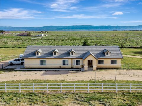 Photo of 7306 W Avenue A8, Lancaster, CA 93536 (MLS # SR26067727)