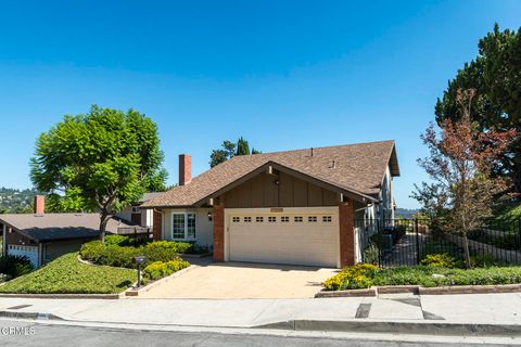 Photo of 3148 Kingridge Way, Glendale, CA 91206 (MLS # P1-28086)