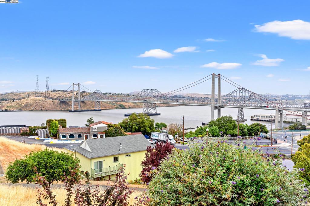 104 Bridgeview Ct