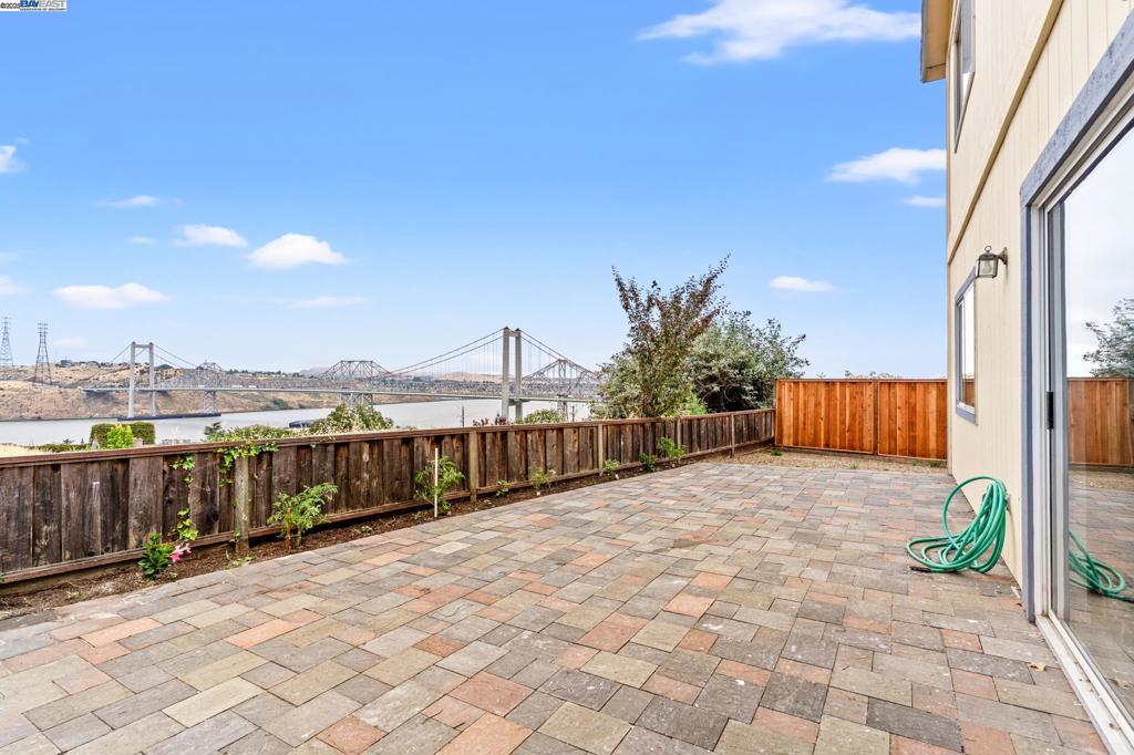 104 Bridgeview Ct
