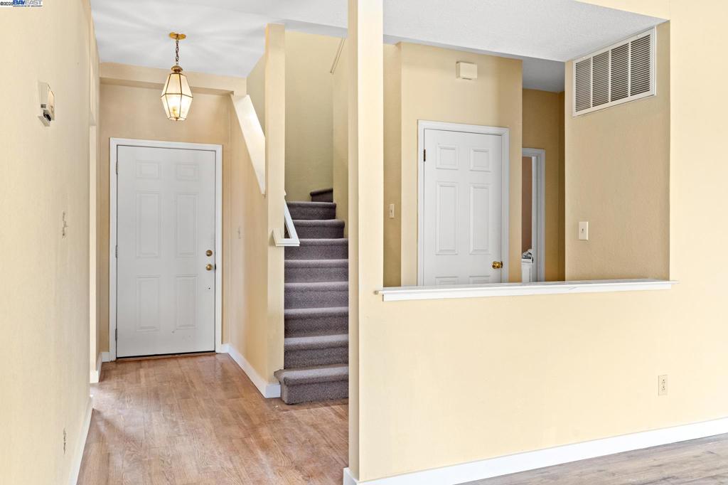 104 Bridgeview Ct