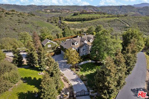 Photo of 13418 Nightsky Drive, Camarillo, CA 93012 (MLS # 25553301)