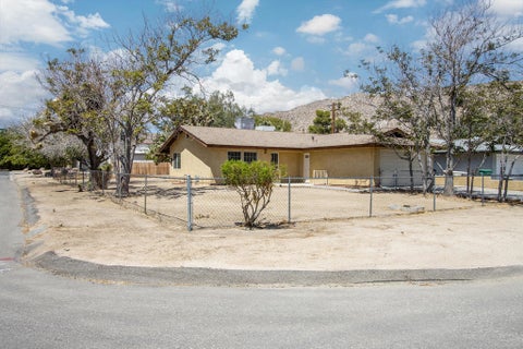 Photo of 7028 Tamarisk Avenue, Yucca Valley, CA 92284 (MLS # 219152142PS)