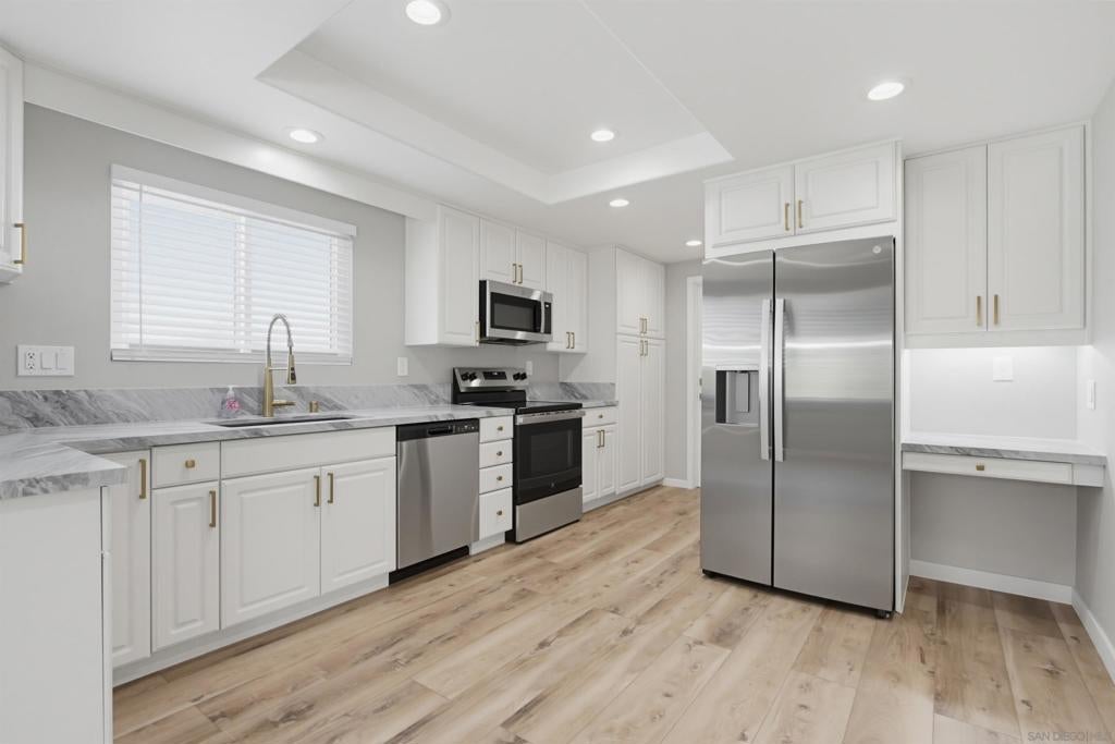 1121 La Mirada Ave