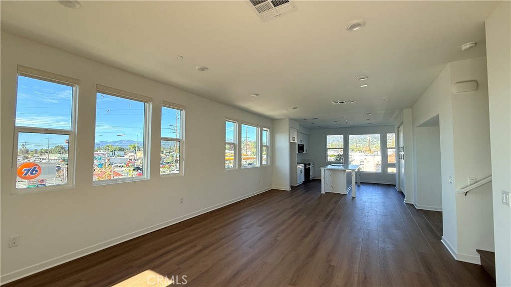 1090 foothill Boulevard