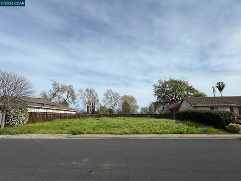 Photo of 755 755 Kingman Dr Dr, Vacaville, CA 95687 (MLS # 41126427)