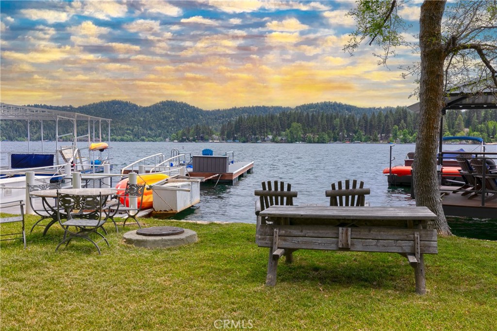 Premier dock located in between North Bay & Tavern Bay. Currently set up as a single slip dock but could eventually be half of a double if neighboring dock decides to build some day. Easy lake trail to dock with grass area, beach area & large platform to cook a summer BBQ. Comes with boat lift, dock box & outdoor furniture. Priced to sell fast!