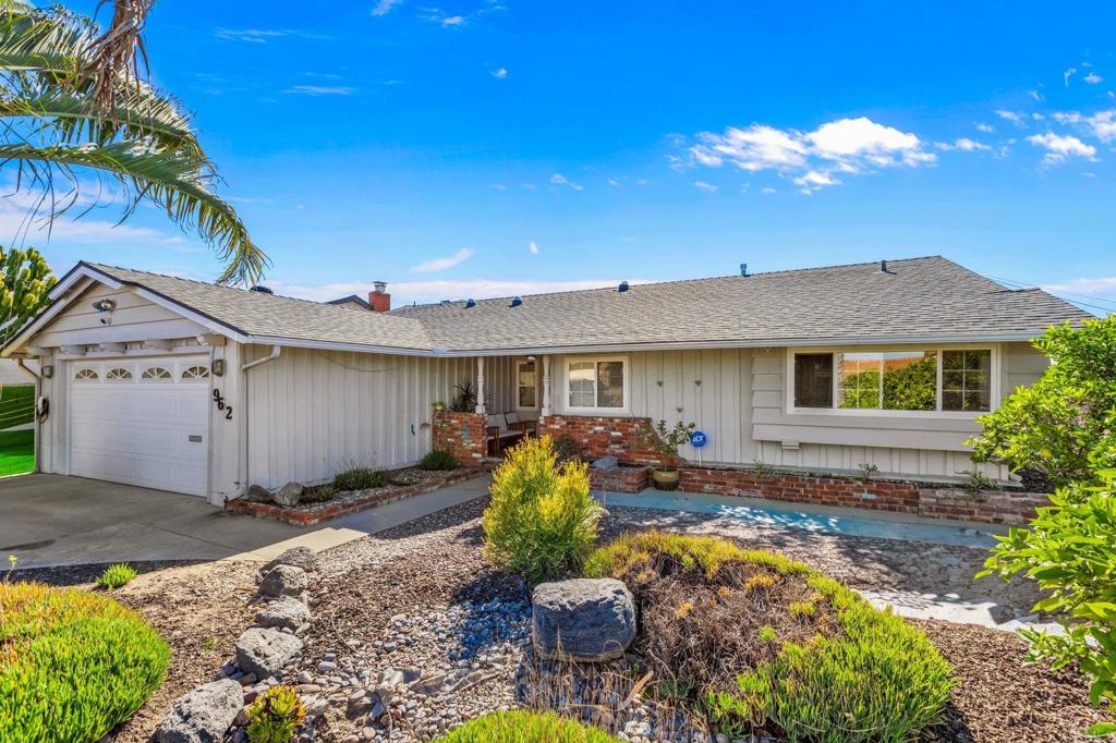 962 Nacion Ave. AVE