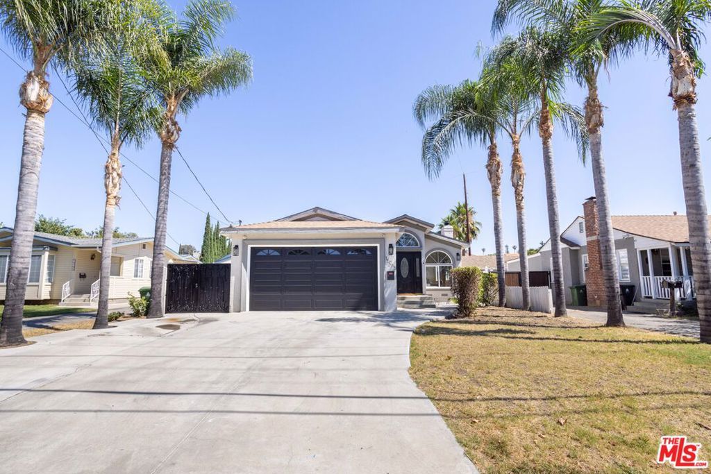 Photo of 15065 Vose Street, Van Nuys, CA 91405 (MLS # 25594639)
