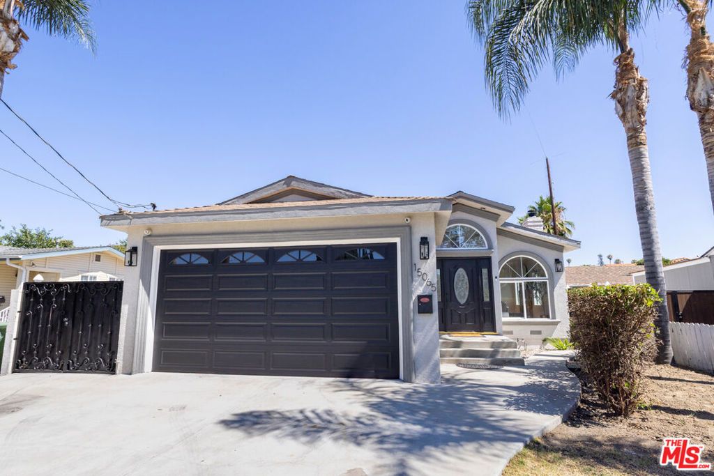 Photo of 15065 Vose Street, Van Nuys, CA 91405 (MLS # 25594639)