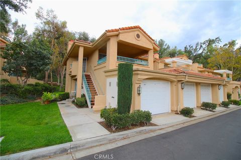 Photo of 23930 Arroyo Park Dr, Valencia, CA 91355 (MLS # SR26090577)