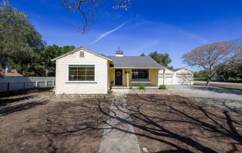 Photo of 1320 Santa Ana Road, Hollister, CA 95023 (MLS # ML82028975)
