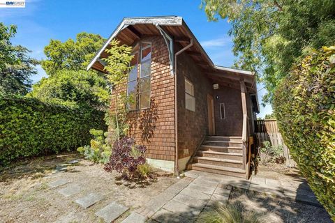 Photo of 3261 Wyman Street St, Oakland, CA 94619 (MLS # 41128298)