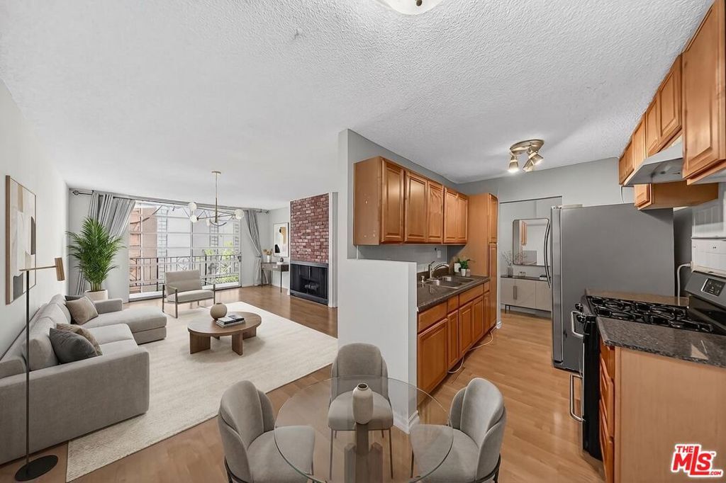 Photo of 421 S La Fayette Park Place #515, Los Angeles, CA 90057 (MLS # 26666099)