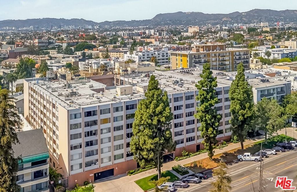 Photo of 421 S La Fayette Park Place #515, Los Angeles, CA 90057 (MLS # 26666099)