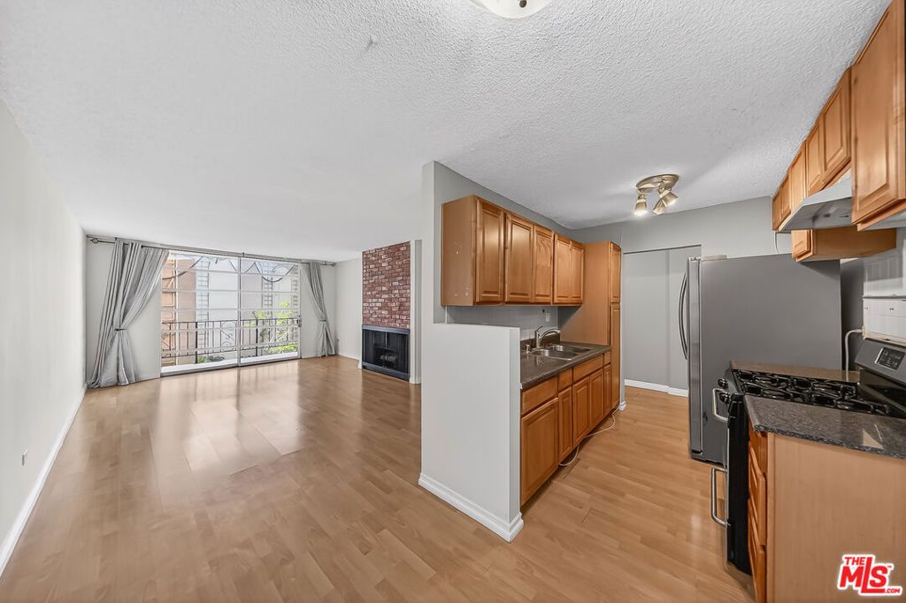 Photo of 421 S La Fayette Park Place #515, Los Angeles, CA 90057 (MLS # 26666099)
