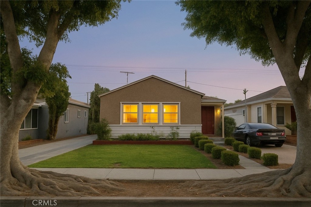 Welcome Home to Comfort, Character, and Convenience in South Gate
Step into this charming 3-bedroom, 1-bathroom home nestled in one of South Gate’s most desirable, family-friendly neighborhoods. With just under 1,000 square feet of thoughtfully designed living space, this home is perfect for first-time buyers seeking comfort and quality without compromising on location.
Original hardwood floors flow throughout the home, adding warmth, character, and a timeless appeal. The bright and cozy layout offers a welcoming space to relax, entertain, and make lasting memories.
Outside your door, you’ll find one of South Gate’s biggest lifestyle perks—proximity to South Gate Park. Just a few blocks away, this expansive park is a local favorite, boasting a 1.5-mile walking and running loop, ideal for morning jogs, evening strolls, or weekend recreation with family and friends.
Commuters will love the quick access to the 710 Freeway, while foodies and shoppers will appreciate being just minutes from Downey’s vibrant dining and retail scene.
Whether you’re starting your homeownership journey or looking for the perfect place to put down roots, this home offers the ideal blend of character, location, and convenience. Come see it in person—you’ll feel right at home.