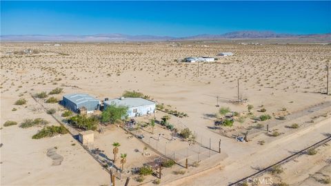 Photo of 5737 Gammel Road, 29 Palms, CA 92277 (MLS # JT25198387) Photo of 5737 Gammel Road, 29 Palms, CA 92277 (MLS # JT25198387)