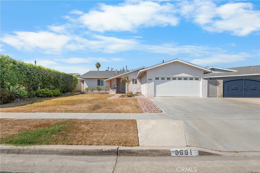 Nice open floor plan home, with 3 large bedrooms, 3 bathrooms, and lots of upgrades! Home was recently remodeled with new paint, new flooring, etc.
Bathrooms have been updated with all newer items.
2 car garage attached to home, and back yard is huge, with great space for entertaining and/or plenty of room for kids to play etc.